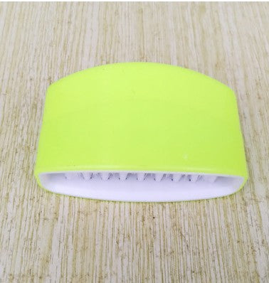 Cepillo con ventosa para cubiertos